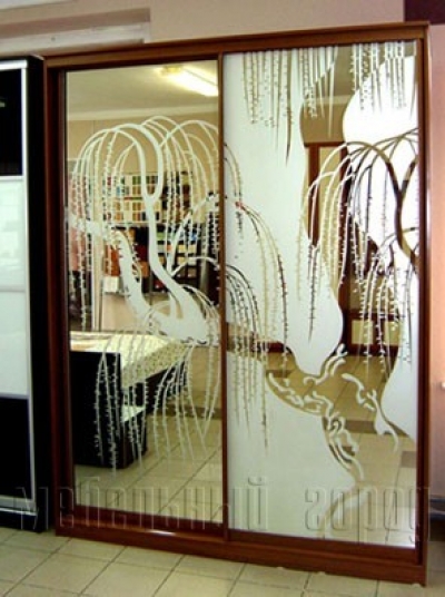 Шкаф-купе пескоструйным рисунком.