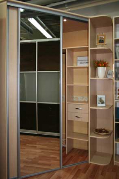 Шкаф-купе угловой